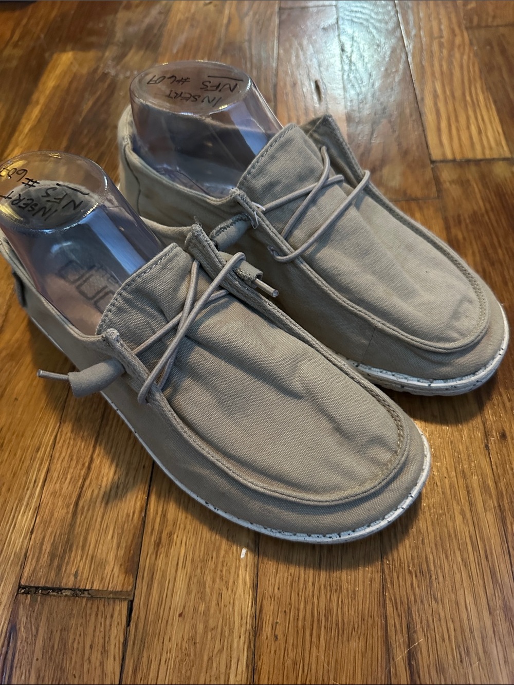 Hey Dude Wally woman’s Wendy khaki Gray Shoes US 8